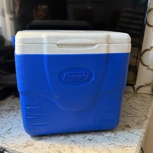 Coleman Royal Blue and White Portable Cooler 11T 11W 8D